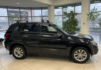 Подержанный автомобиль Suzuki Grand Vitara 2013 года (4 фото)