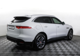 Подержанный автомобиль Jaguar F-Pace 2017 года (5 фото)