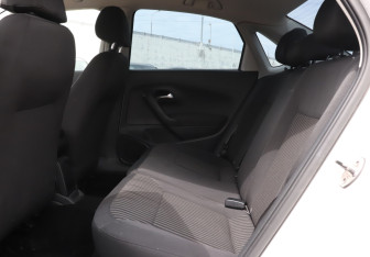 Подержанный автомобиль Volkswagen Polo Sedan 2012 года (10 фото)