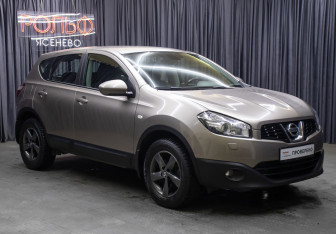 Подержанный автомобиль Nissan Qashqai 2012 года (3 фото)