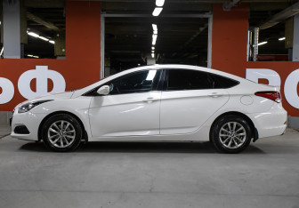 Подержанный автомобиль Hyundai i40 Sedan 2015 года (8 фото)