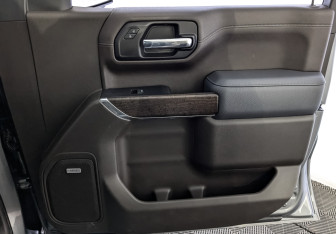 Подержанный автомобиль GMC Sierra 2021 года (24 фото)