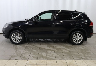 Подержанный автомобиль Volkswagen Touareg 2013 года (8 фото)