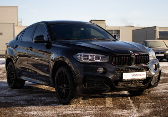 Подержанный автомобиль BMW X6 2018 года (3 фото)