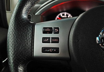 Подержанный автомобиль Nissan Pathfinder 2011 года (15 фото)