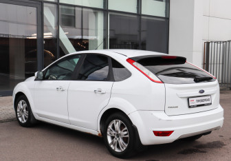 Подержанный автомобиль Ford Focus Hatchback 2009 года (6 фото)