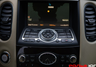 Подержанный автомобиль Infiniti EX 2008 года (12 фото)