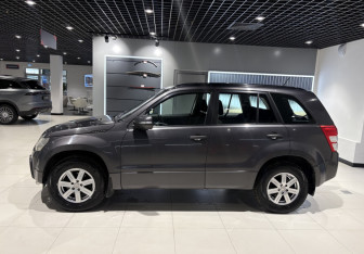 Подержанный автомобиль Suzuki Grand Vitara 2011 года (2 фото)
