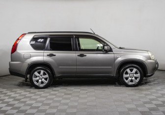 Подержанный автомобиль Nissan X-Trail 2007 года (4 фото)