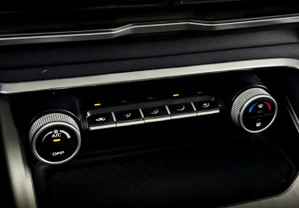 Подержанный автомобиль Geely Coolray 2022 года (25 фото)