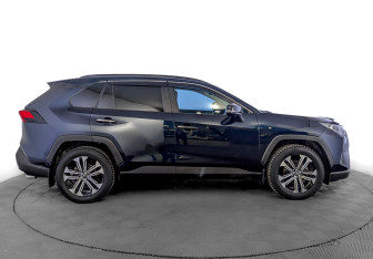 Подержанный автомобиль Toyota RAV4 2019 года (4 фото)