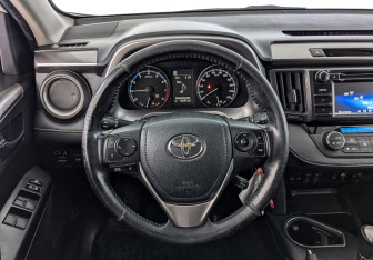 Подержанный автомобиль Toyota RAV4 2016 года (22 фото)