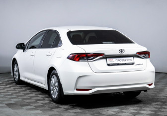 Подержанный автомобиль Toyota Corolla Sedan 2021 года (7 фото)