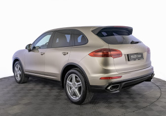 Подержанный автомобиль Porsche Cayenne 2014 года (7 фото)
