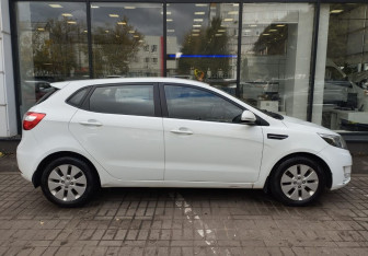 Подержанный автомобиль Kia Rio Hatchback 2014 года (4 фото)
