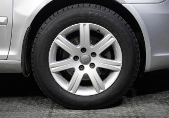 Подержанный автомобиль Skoda Octavia Liftback 2012 года (21 фото)