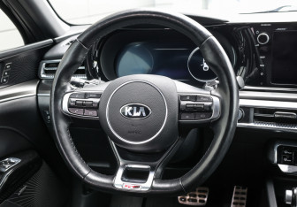 Подержанный автомобиль Kia K5 2021 года (16 фото)