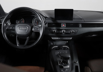 Подержанный автомобиль Audi A4 Sedan 2017 года (12 фото)