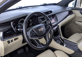 Подержанный автомобиль Cadillac XT5 2016 года (15 фото)