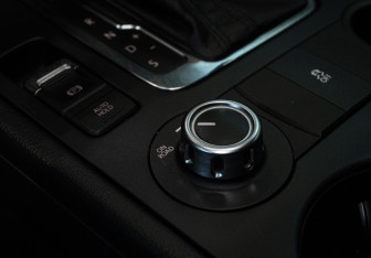 Подержанный автомобиль Volkswagen Touareg 2012 года (21 фото)