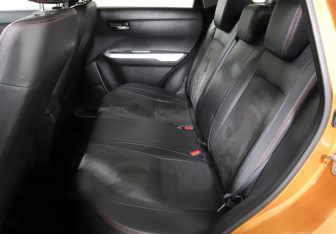 Подержанный автомобиль Suzuki Vitara 2016 года (10 фото)