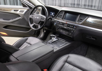 Подержанный автомобиль Genesis G80 2019 года (13 фото)