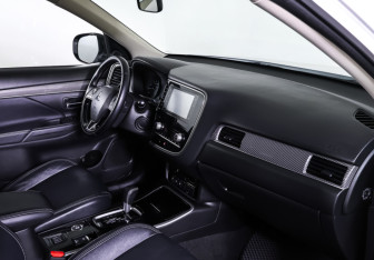 Подержанный автомобиль Mitsubishi Outlander 2021 года (11 фото)