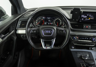 Подержанный автомобиль Audi Q5 2017 года (11 фото)