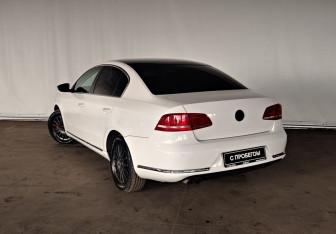 Подержанный автомобиль Volkswagen Passat Sedan 2011 года (7 фото)