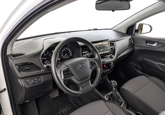 Подержанный автомобиль Hyundai Solaris Sedan 2021 года (15 фото)
