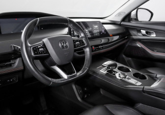 Подержанный автомобиль Changan UNI-K 2023 года (14 фото)