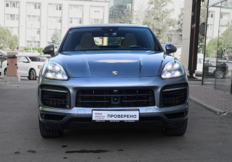 Подержанный автомобиль Porsche Cayenne 2019 года (2 фото)