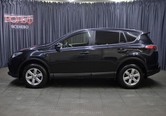 Подержанный автомобиль Toyota RAV4 2015 года (8 фото)