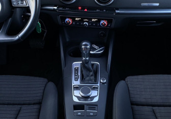 Подержанный автомобиль Audi A3 Sedan 2017 года (13 фото)