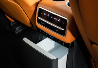 Подержанный автомобиль LiXiang L9 2023 года (24 фото)