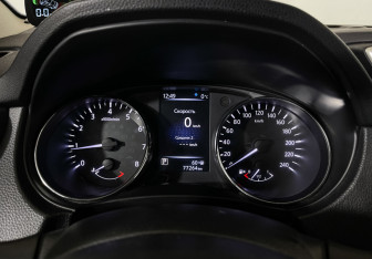 Подержанный автомобиль Nissan Qashqai 2018 года (11 фото)