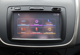Подержанный автомобиль Renault Sandero 2018 года (18 фото)
