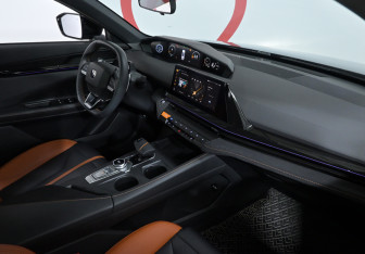Подержанный автомобиль Changan UNI-V 2024 года (9 фото)