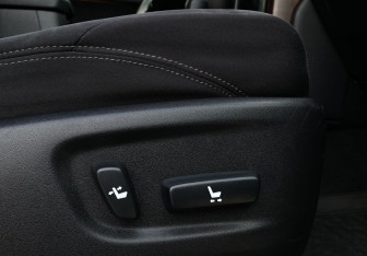 Подержанный автомобиль Toyota Land Cruiser Prado 2013 года (25 фото)