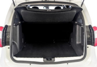 Подержанный автомобиль Nissan Terrano 2021 года (10 фото)