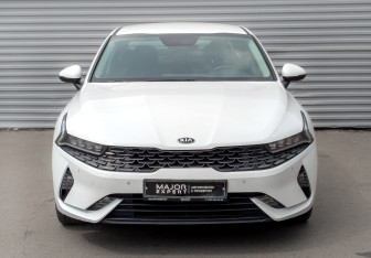 Подержанный автомобиль Kia K5 2021 года (2 фото)