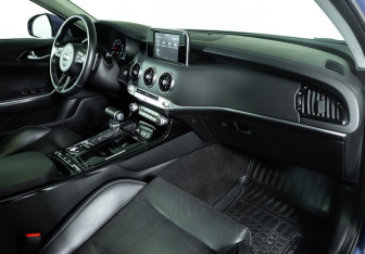 Подержанный автомобиль Kia Stinger 2019 года (11 фото)