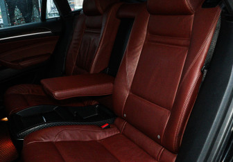 Подержанный автомобиль BMW X6 2010 года (12 фото)