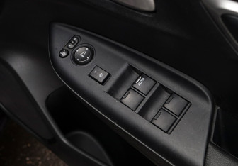 Подержанный автомобиль Honda Fit 2013 года (7 фото)