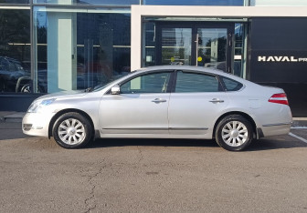 Подержанный автомобиль Nissan Teana 2011 года (8 фото)