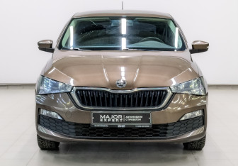 Подержанный автомобиль Skoda Rapid Liftback 2021 года (2 фото)