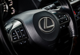Подержанный автомобиль Lexus LX 2016 года (12 фото)