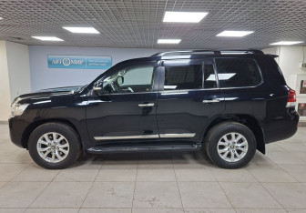 Подержанный автомобиль Toyota Land Cruiser Suv 2019 года (8 фото)