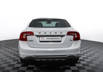 Подержанный автомобиль Volvo S60 2012 года (6 фото)