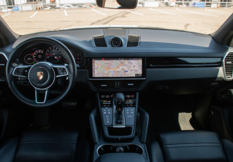 Подержанный автомобиль Porsche Cayenne 2020 года (13 фото)